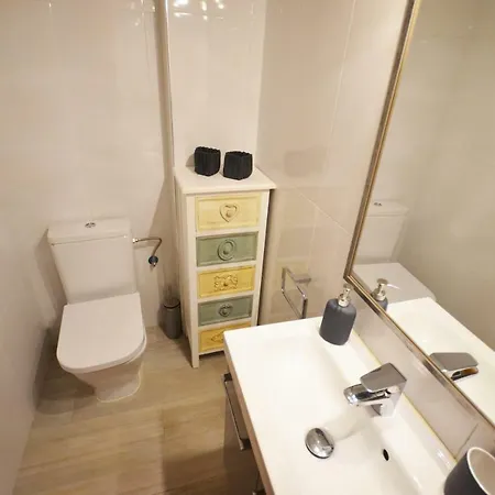 La Torre Oceanside アパート カンブリルス