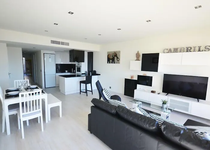 La Torre Oceanside Камбрильс