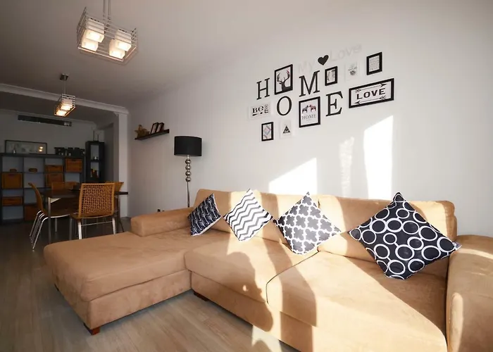 La Torre Oceanside Апартаменты Камбрильс