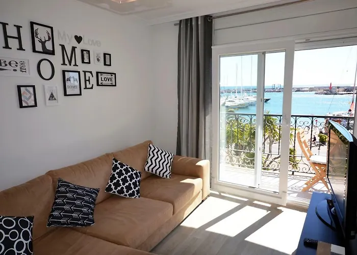 La Torre Oceanside Камбрильс